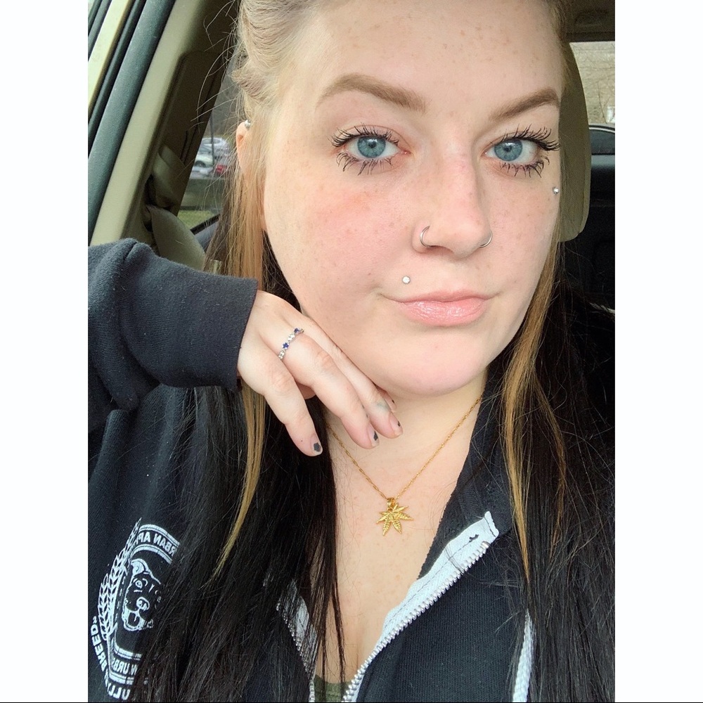 Meet your Posher, Dana